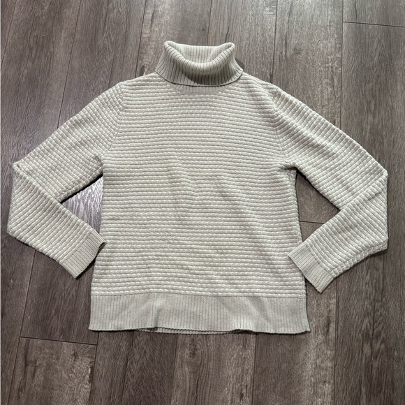 J. Crew Sweaters - J Crew grey and white soft turtleneck sweater M